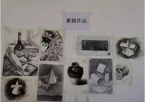 甘肃东方航空高铁学校美术作品展示一幕